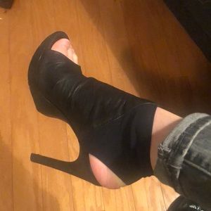 Vera Wang Lavender High heel sandal.